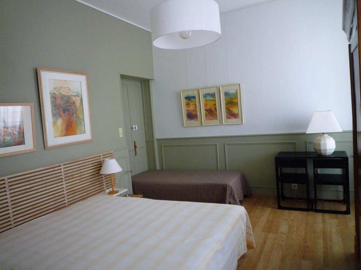 Appartement Avignon Centre Intra Muros Cour Exterieure Parking Prive Gratuit Esterno foto