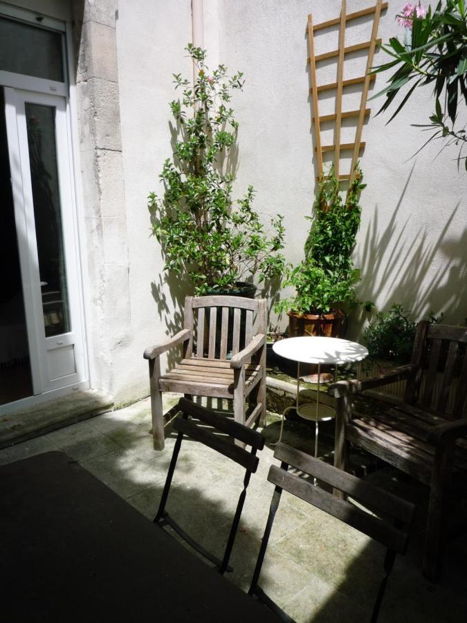 Appartement Avignon Centre Intra Muros Cour Exterieure Parking Prive Gratuit Esterno foto